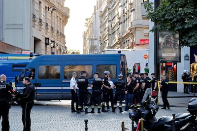 Reportan un policía herido en ataque con cuchillo en París días antes de los Olímpicos