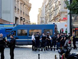 Reportan un policía herido en ataque con cuchillo en París días antes de los Olímpicos