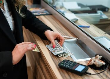 ¿Abren los bancos el 5 de febrero o tienen horario especial en México?