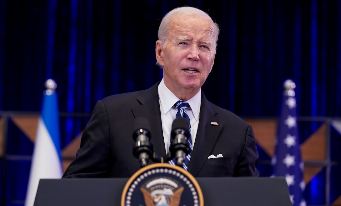 Estados Unidos Advierte a sus Ciudadanos en el Extranjero: Extremen Precauciones por Tensiones Globales (AP Photo/Evan Vucci)