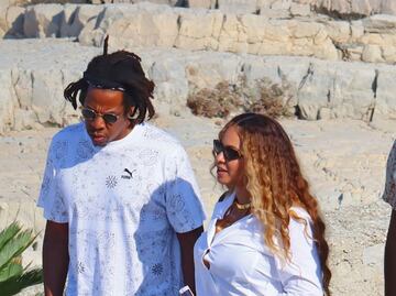 Beyoncé luce su silueta con diminuta falda negra en Cannes