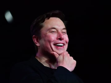 Elon Musk se burla de globos derribados en EU y dice que son sus “amigos alienígenas”