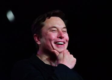 Elon Musk se burla de globos derribados en EU y dice que son sus “amigos alienígenas”
