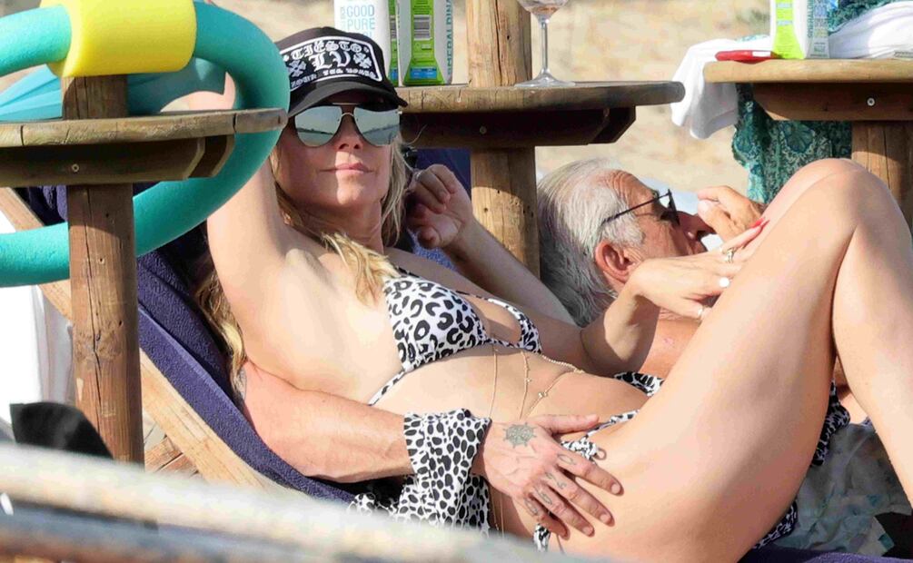 La modelo fue fotografiada muy cariñosa con su esposo en Italia. Foto: Grosby Group