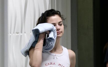 Captan a Selena Gomez con look braless en Los Ángeles