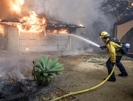 El Pentágono enviará 10 helicópteros a California para ayudar en las labores de extinción del fuego