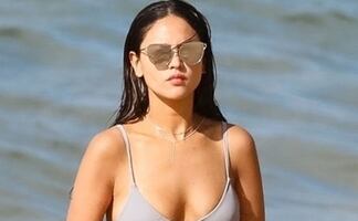 Los bikinis ultrafemeninos con los que Eiza González conquistó Capri