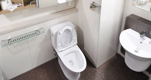 El accesorio de baño que te ayuda a defecar mejor
