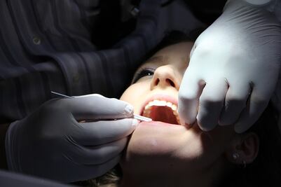 Medidas de seguridad que debes comprobar en el dentista 