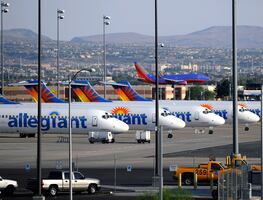 Acusan a aerolínea de racismo por expulsar a afroamericanos de avión