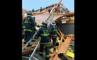 Colapsa edificio en construcción en Washington; hay 5 heridos