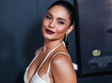 Vanessa Hudgens conquista con bikini turquesa en Los Cabos