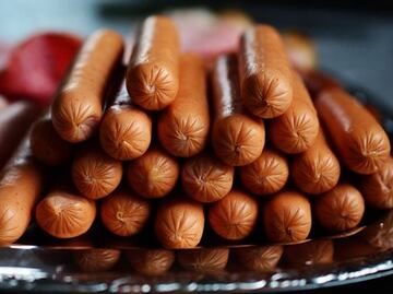 Detectan fragmentos de metal en más de 900 kilos de salchichas