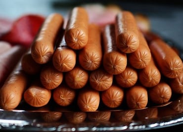 Detectan fragmentos de metal en más de 900 kilos de salchichas