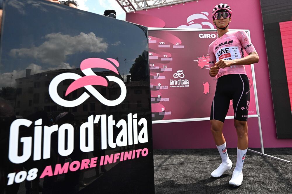 Del Toro no suelta el liderato y sigue brillando en el Giro de Italia EFE/EPA/LUCA ZENNARO
