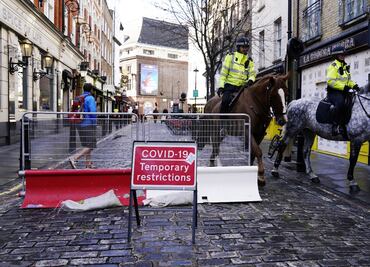 Covid-19. Londres prohíbe reuniones entre amigos y familiares en espacios cerrados