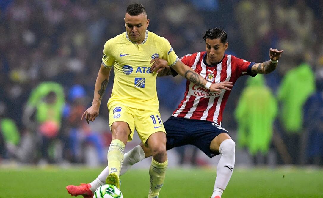 Carlos Cisneros, delantero del Guadalajara, se perderá el torneo Apertura 2023 debido a una lesión. 
(Foto: CLAUDIO CRUZ / AFP)