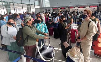 ¿Vacunados requieren prueba de Covid-19 para viajar a Estados Unidos?