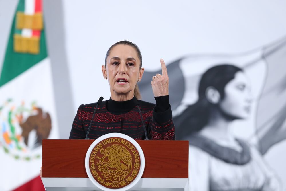 Sheinbaum impulsa impuesto a refrescos y asegura que el exceso de azúcar daña la salud de los mexicanos. Foto: EFE