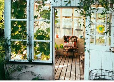 Hallan cadáver de anciana en una silla a dos años después de su muerte