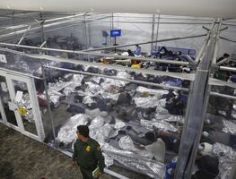 Rescatan a 5 niñas migrantes, entre ellas una bebé, abandonadas en Texas