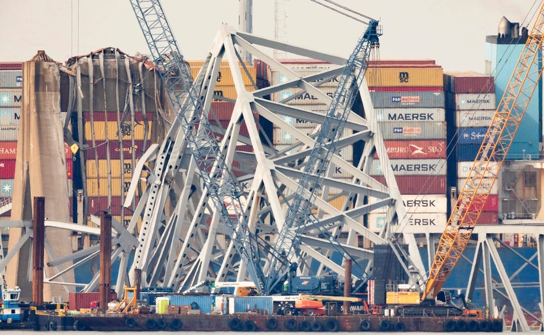 Continúa el complejo retiro de escombros del puente Francis Scott Key en Baltimore. Foto: AFP