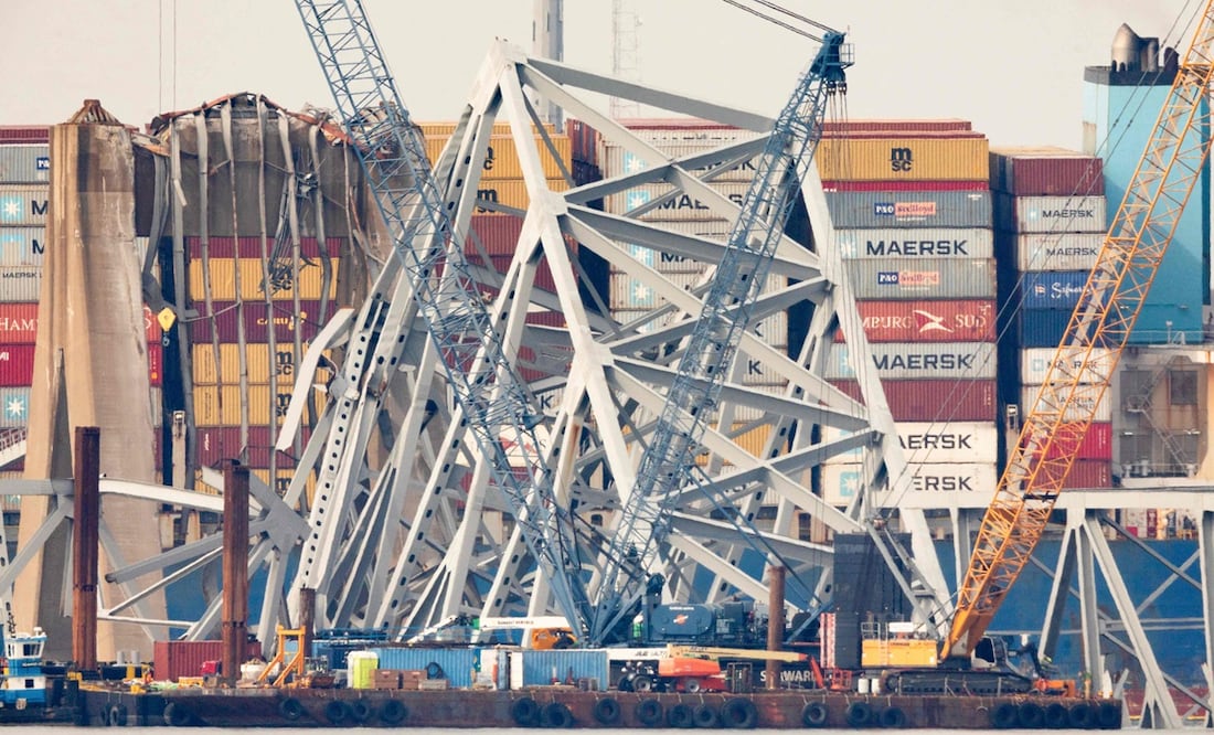 Continúa el complejo retiro de escombros del puente Francis Scott Key en Baltimore. Foto: AFP