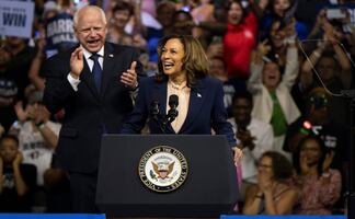 Kamala Harris y Tim Walz se lanzan a la campaña: “Estamos en desventaja pero tenemos impulso”