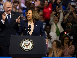 Kamala Harris y Tim Walz se lanzan a la campaña: “Estamos en desventaja pero tenemos impulso”