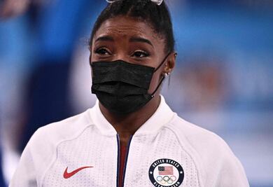 ¿Por qué se retiró Simone Biles de la final por equipos?