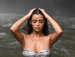 Demi Rose luce en video su bikini 'animal print' más pequeño