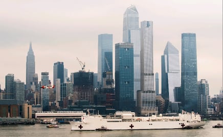 Buque hospital militar llega a Nueva York para ayudar en la pandemia