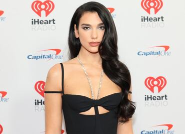 Dua Lipa modela pequeño bikini negro durante sus vacaciones con su novio en Grecia