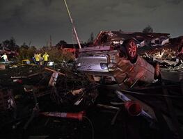 Videos. Potente tornado en Nueva Orleans destruye casas y voltea autos