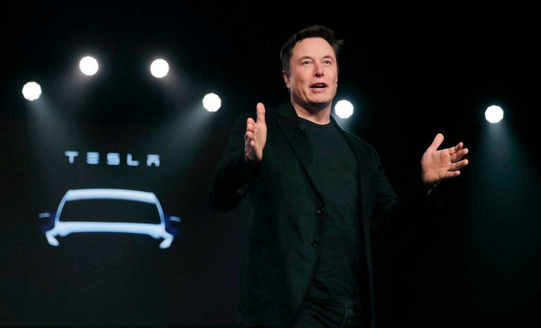 Pesadilla por Tesla: Sus padres resultaron heridos en accidente y ella tuvo que pagarle a la compañía de Musk. (AP Foto/Jae C. Hong, archivo)