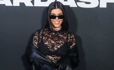 Kourtney Kardashian “supera” a Kim y roba miradas en lencería transparente 