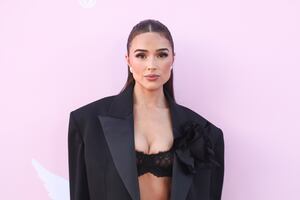 Olivia Culpo modela lencería rosa en el regreso del Victoria’s Secret Fashion Show