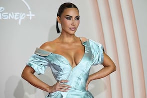 Kim Kardashian se pone atuendo traslúcido y sorprende con figura de impacto a los 45 años