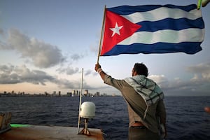 Estados Unidos permitirá la llegada de buque petrolero ruso a Cuba con más de 700 mil barriles de crudo