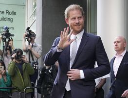 Príncipe Harry,  víctima de espionaje telefónico por parte de Mirror Group: Juez