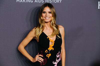 Heidi Klum se quita el sostén a los 51 años y posa en el mar sólo con microbikini
