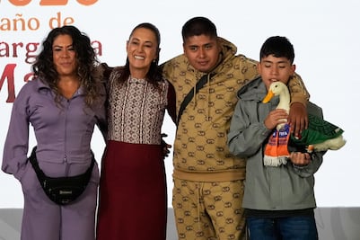Gobierno de México sorprende al asignar una vivienda a familia del pato Merlín