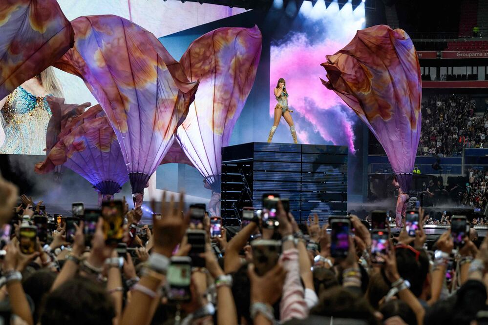 Fans de Taylor Swift hacen temblar la tierra en Edimburgo; registran actividad sísmica durante shows (Photo by JEFF PACHOUD / AFP)