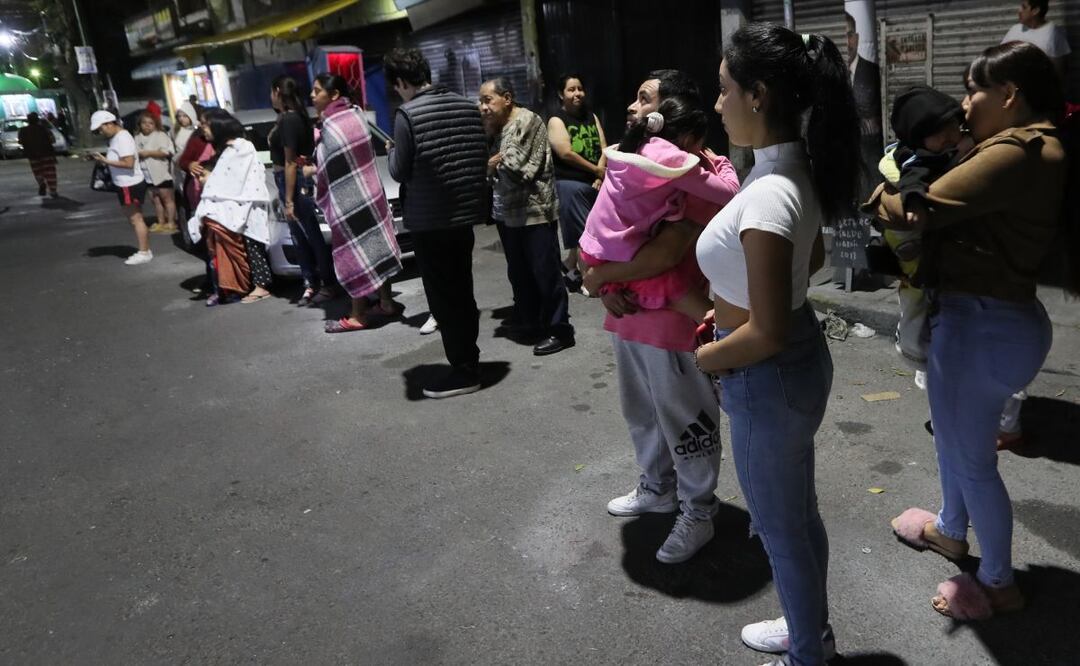 Sismo de magnitud 6,0 con epicentro en Oaxaca activó este viernes la alerta sísmica de CDMX. Foto: EFE/ Mario Guzmán