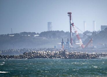 Japón inicia el vertido de agua contaminada de Fukushima al Pacífico; genera protestas