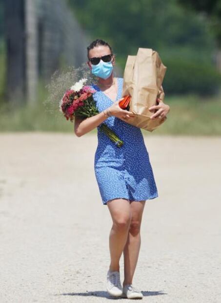  Scarlett Johansson deslumbra con minivestido de lunares en NY