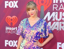 "Estoy aterrorizada"; Taylor Swift y famosos reaccionan al fin del derecho al aborto