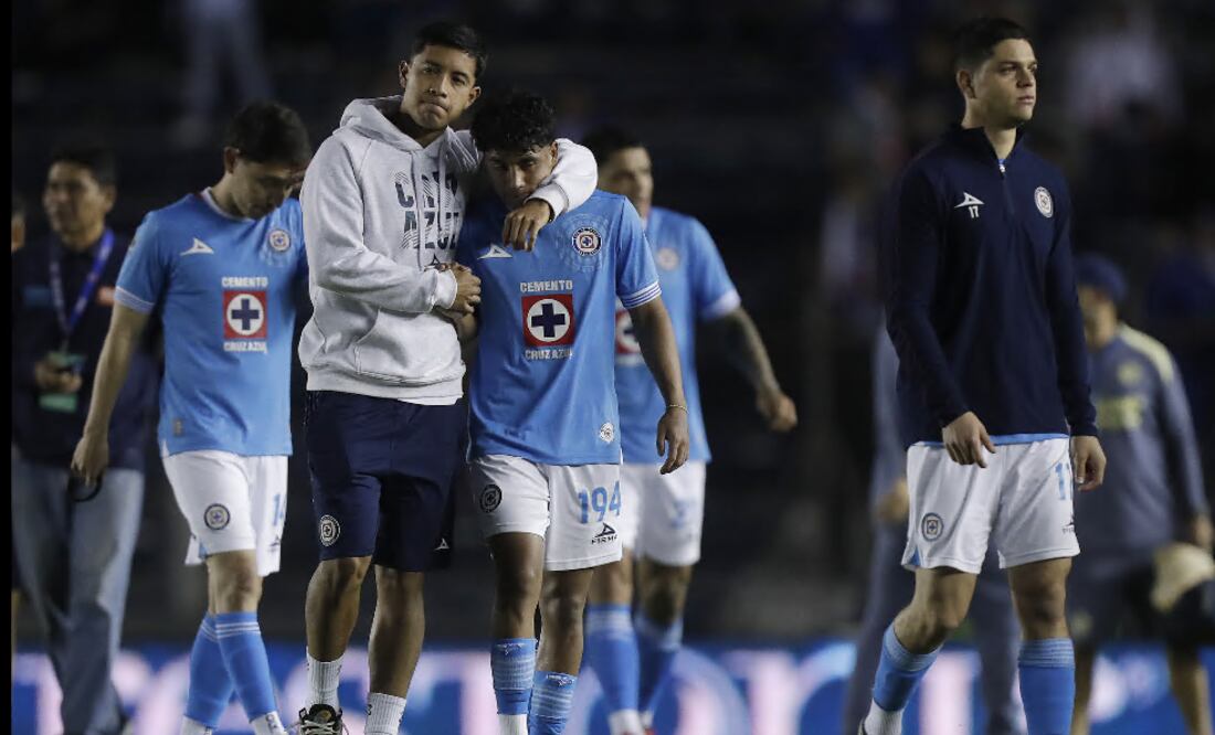 ¿Injusticia arbitral? Cruz Azul reclama polémicas decisiones tras su dramática eliminación ante América. EFE/Isaac Esquivel