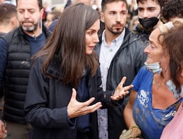 Estalla la furia contra los reyes de España por los desastres ocasionados por la DANA