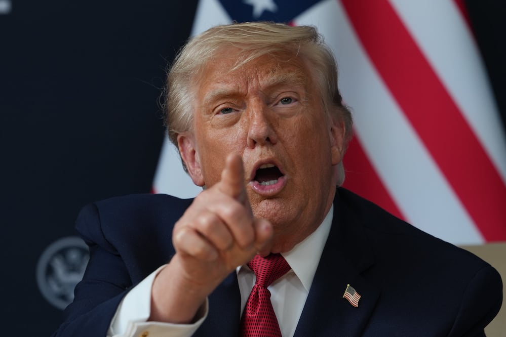 “Soy el jefe”: Trump roba reflectores y desata polémica en plena cumbre del G7. VIDEO. (AP Photo/Julia Demaree Nikhinson)